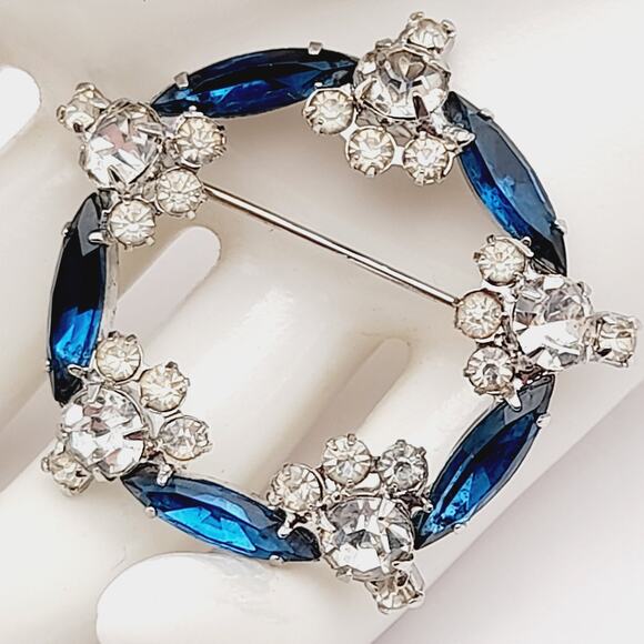 Vintage Blue & Clear Rhinestone Wreath Rhodium Plated Brooch - 1 5/8 In - Picture 3 of 8